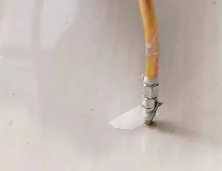 富县瓷砖空鼓维修公司专业解答在瓷砖铺贴过程中，如果使用的砂料过粗（如全部使用了粗砂），可能会导致以下问题